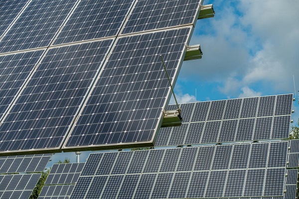 Slnečné kolektory na výrobu elektrickej energie do firiem